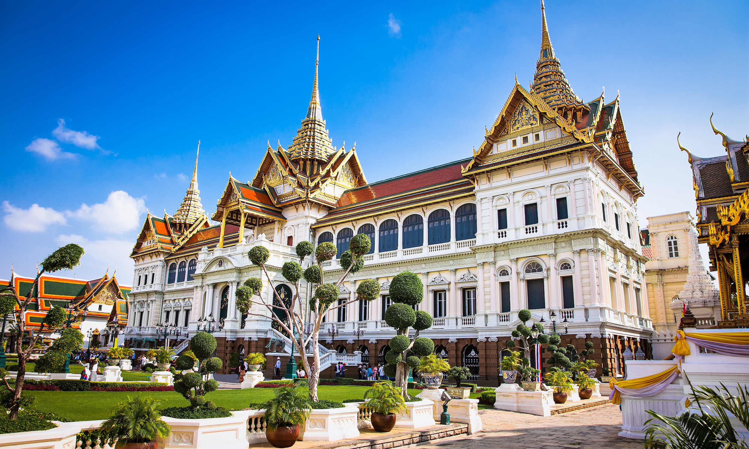 Northern Thailand itinerary with temples mountains and Chiang Mai landscapes